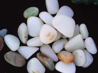 和田玉原石和项链