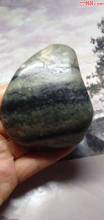 1782和田玉青花籽料原石187克