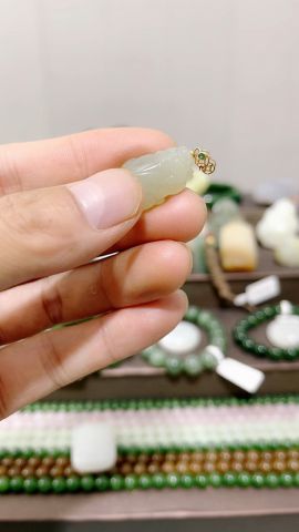 和田玉金镶冰晴水小貔貅吊坠