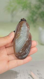 精品和田玉糖白玉关公挂件,玉质温润细腻 油性十足 精雕关公,长髯飘逸