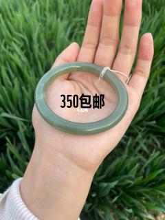 💰350 和田玉青海料冰湖水绿色手镯 颜色非常浓郁 有微棉在侧边上手