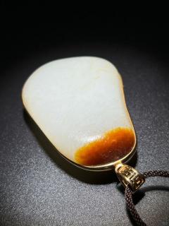 和田玉籽料原石镶金吊坠,璀璨绽放