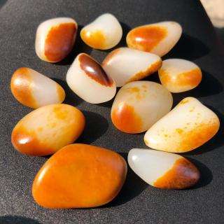 和田玉市场全解析:从籽料到韩料的选购指南