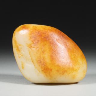 旧藏精品和田玉原石把件 尺寸:长10.6cm宽7.5cm厚4.8cm重553g