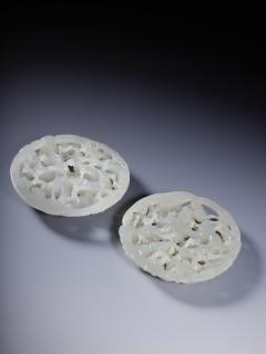 和田玉云龙纹玉饰一对,尺寸:直径6.5厘米,厚1.1厘米,重量95克