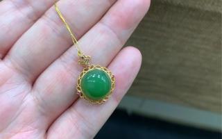 和田玉碧玉鸽子蛋吊坠